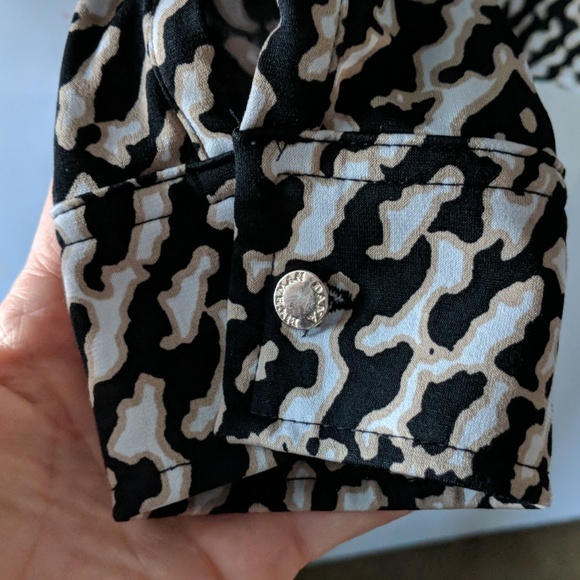 Dana Buchman long sleeved button down blouse - Picture 6 of 11